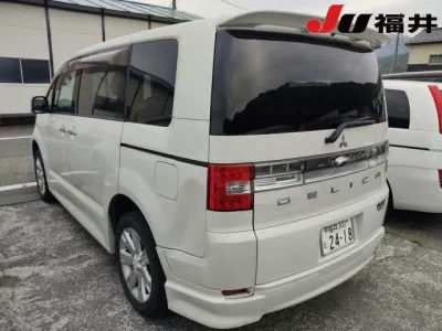 Mitsubishi DELICA D5