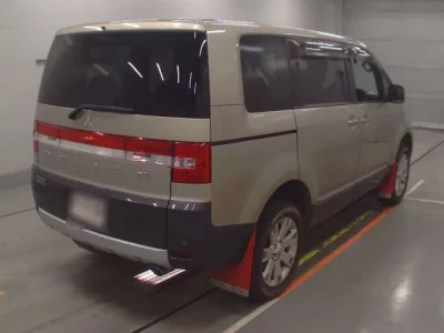 Mitsubishi DELICA D5