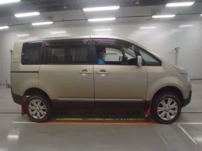 Mitsubishi DELICA D5