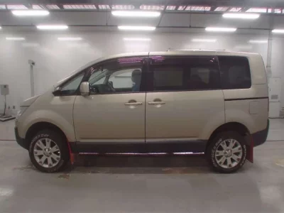 Mitsubishi DELICA D5