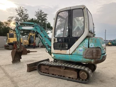 KOMATSU PC30-7