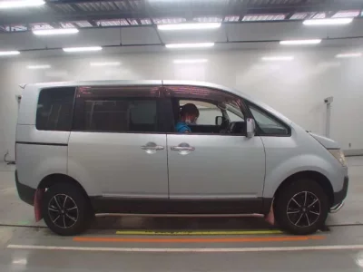 Mitsubishi DELICA D5