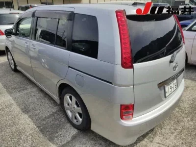Toyota ISIS