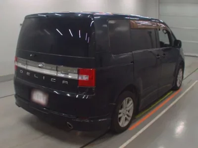 Mitsubishi DELICA D5