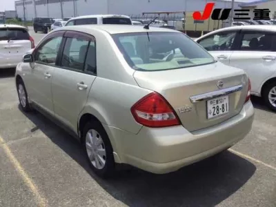 Nissan TIIDA LATIO