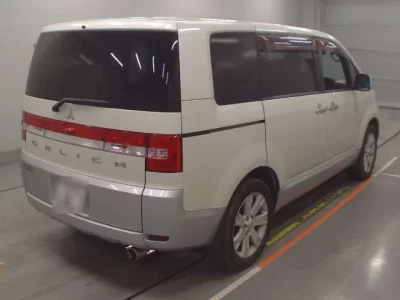Mitsubishi DELICA D5
