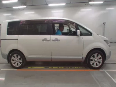Mitsubishi DELICA D5
