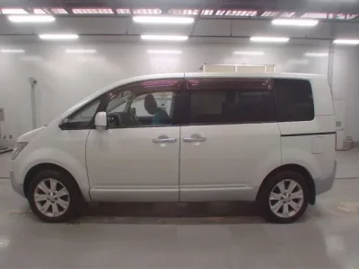 Mitsubishi DELICA D5