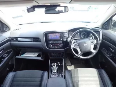 Mitsubishi OUTLANDER PHEV