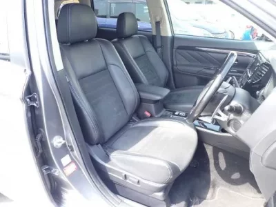 Mitsubishi OUTLANDER PHEV