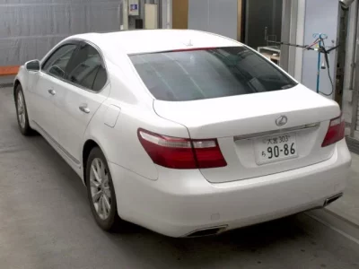 Lexus LS