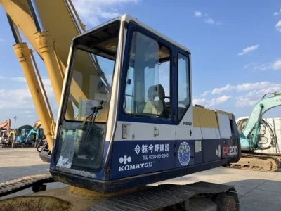 KOMATSU PC200-5