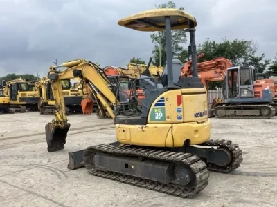KOMATSU PC30MR-3
