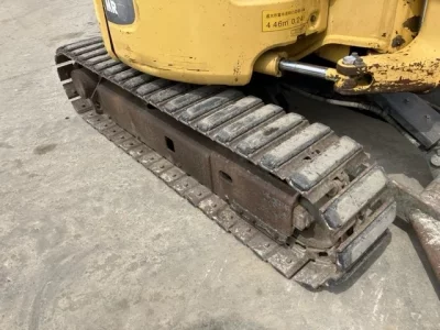 KOMATSU PC30MR-2