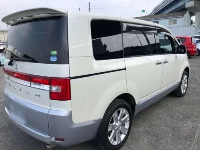 Mitsubishi DELICA D5
