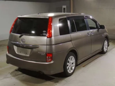 Toyota ISIS