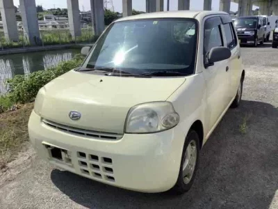 Daihatsu Esse