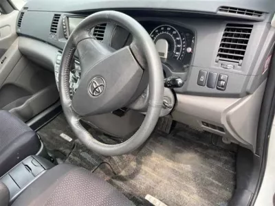 Toyota ISIS