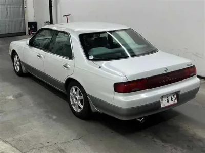 Nissan LAUREL
