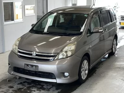 Toyota ISIS