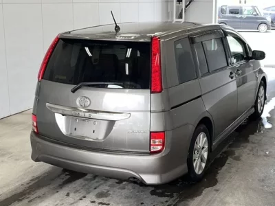 Toyota ISIS