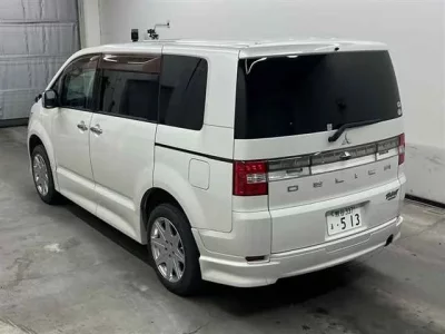 Mitsubishi DELICA D5