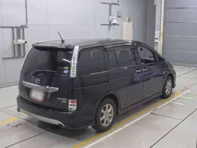 Toyota ISIS