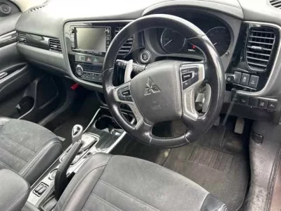 Mitsubishi OUTLANDER PHEV