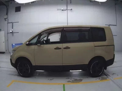Mitsubishi DELICA D5
