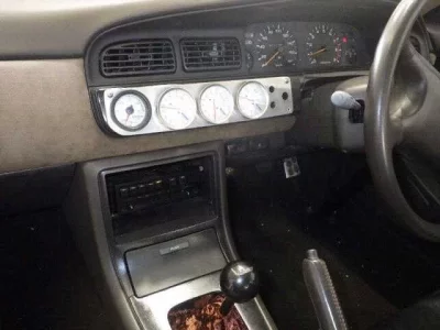 Nissan LAUREL