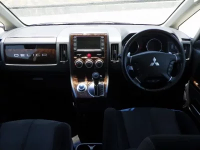 Mitsubishi DELICA D5