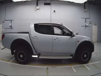 Mitsubishi TRITON