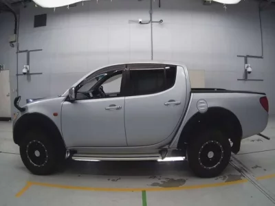 Mitsubishi TRITON