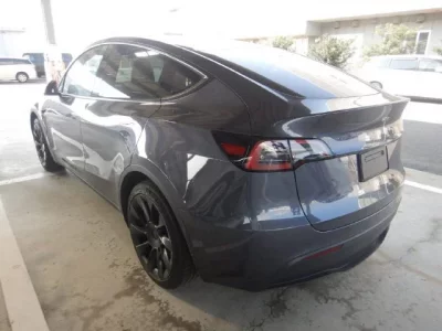 Tesla MODELY