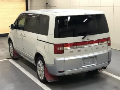 Mitsubishi DELICA D5
