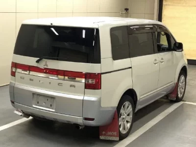 Mitsubishi DELICA D5