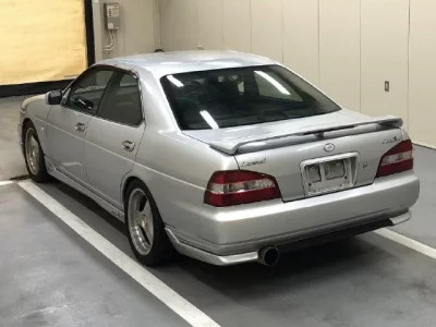 Nissan LAUREL