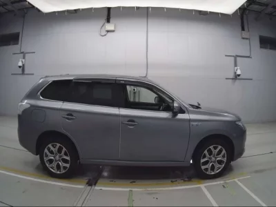 Mitsubishi OUTLANDER PHEV