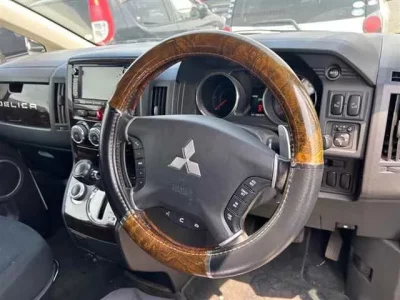 Mitsubishi DELICA D5