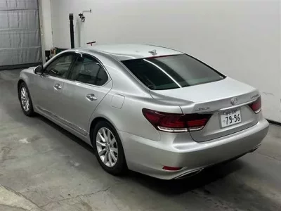 Lexus LS