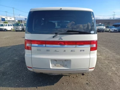 Mitsubishi DELICA D5