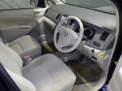 Toyota ISIS