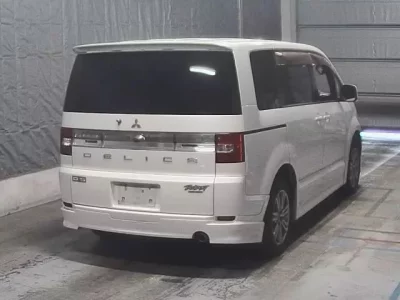 Mitsubishi DELICA D5