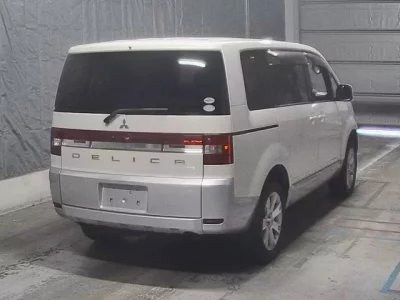 Mitsubishi DELICA D5