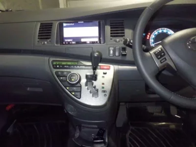Toyota ISIS