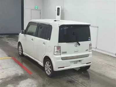 Toyota PIXIS SPACE