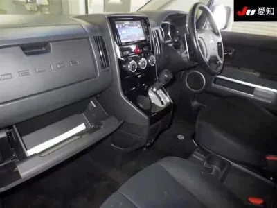 Mitsubishi DELICA D5
