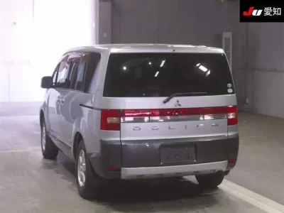 Mitsubishi DELICA D5