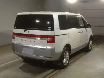 Mitsubishi DELICA D5