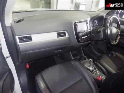 Mitsubishi OUTLANDER PHEV